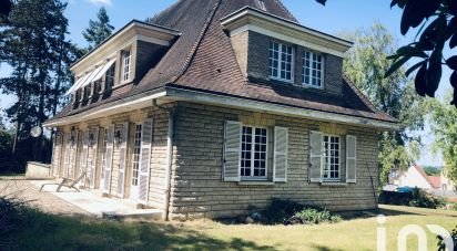 Maison traditionnelle 10 pièces de 238 m² à Cuts (60400)