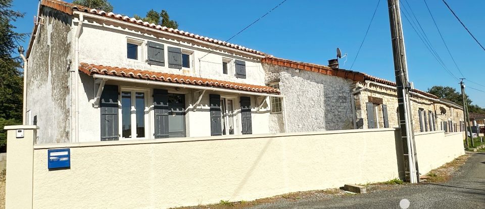 Maison 6 pièces de 173 m² à Saint-Mary (16260)