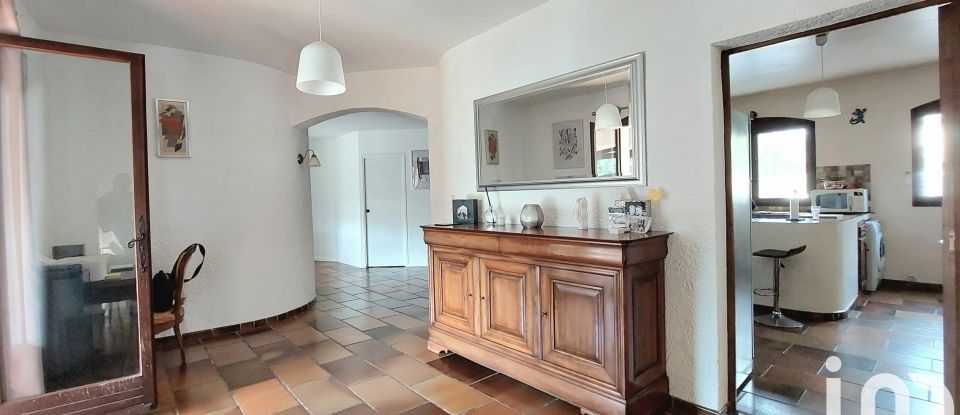 Traditional house 4 rooms of 145 m² in Hyères (83400)