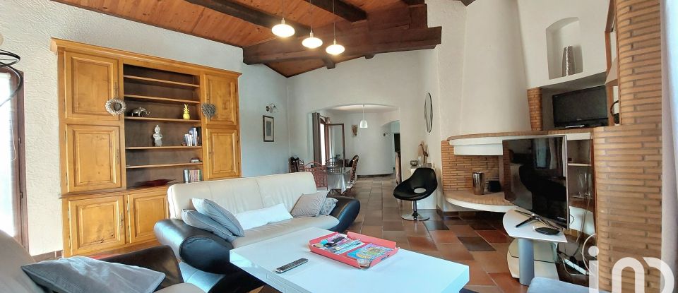 Traditional house 4 rooms of 145 m² in Hyères (83400)