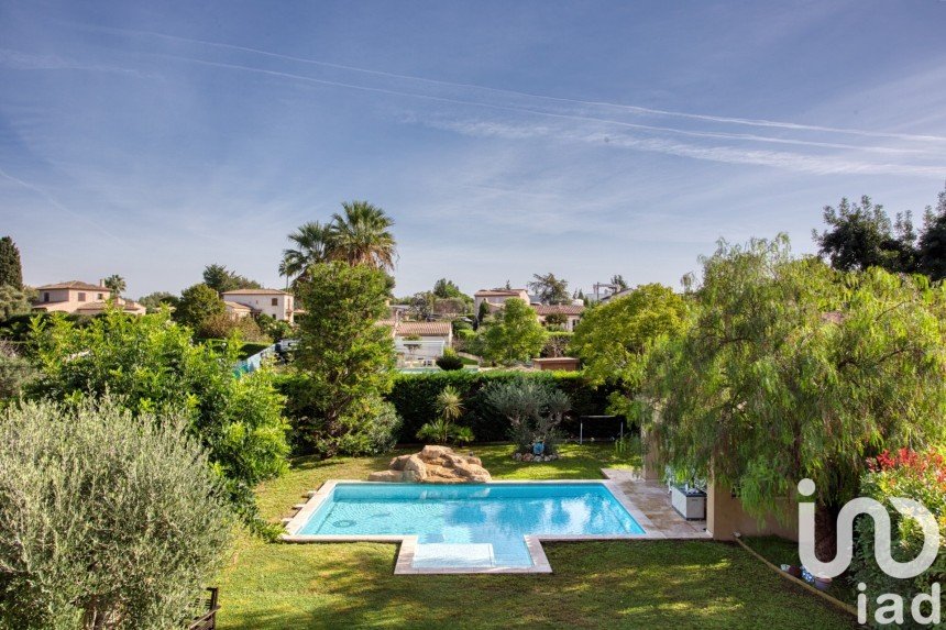 House 5 rooms of 240 m² in Antibes (06600)