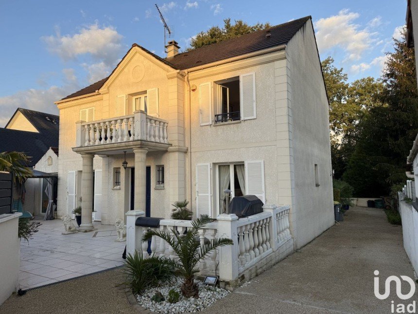 Maison 9 pièces de 248 m² à Médan (78670)