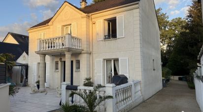 Maison 9 pièces de 248 m² à Médan (78670)