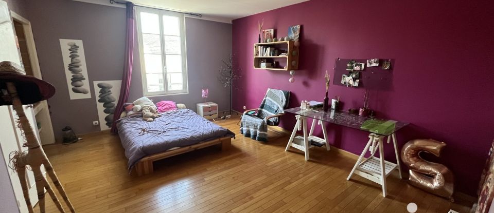 Maison traditionnelle 5 pièces de 199 m² à Bergerac (24100)