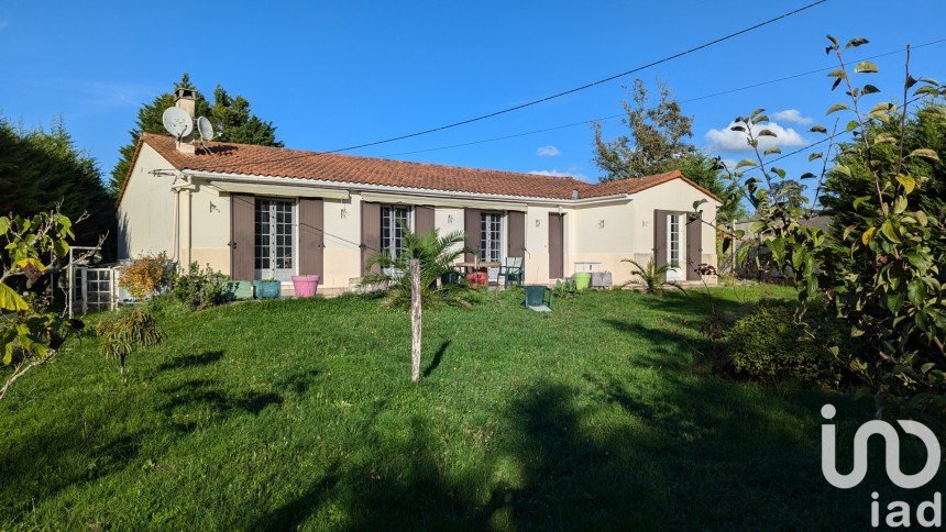 Maison traditionnelle 5 pièces de 123 m² à Montendre (17130)