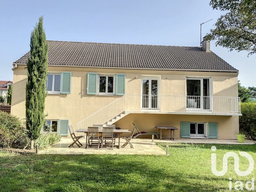 Maison traditionnelle 9 pièces de 185 m² à - (95390)