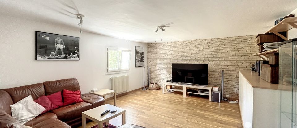 Maison traditionnelle 9 pièces de 185 m² à - (95390)