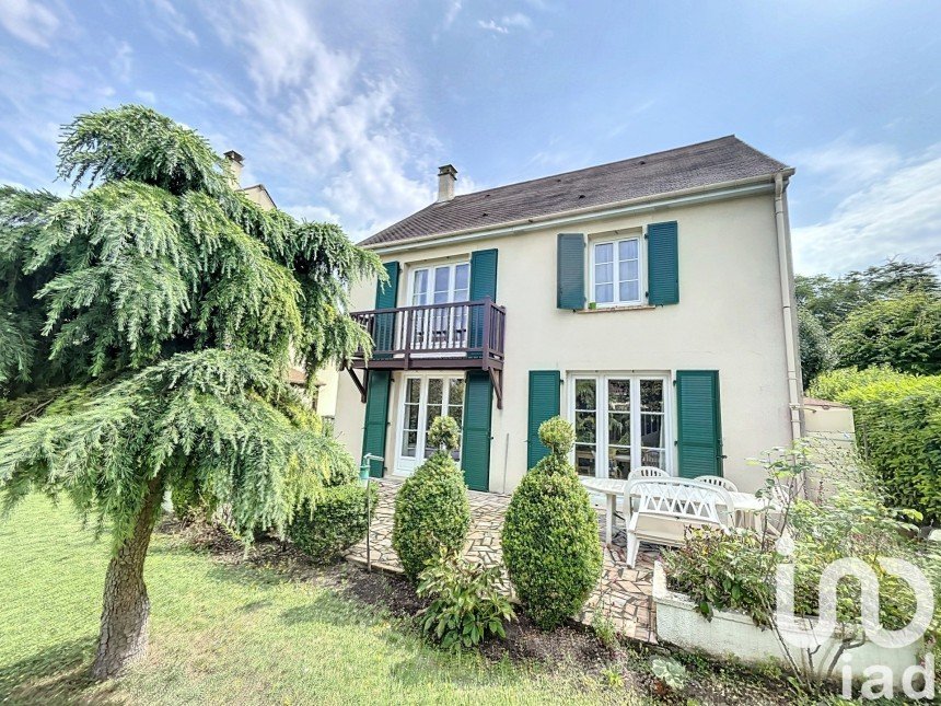 Traditional house 6 rooms of 132 m² in Franconville (95130)