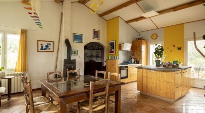 House 7 rooms of 205 m² in Aramon (30390)