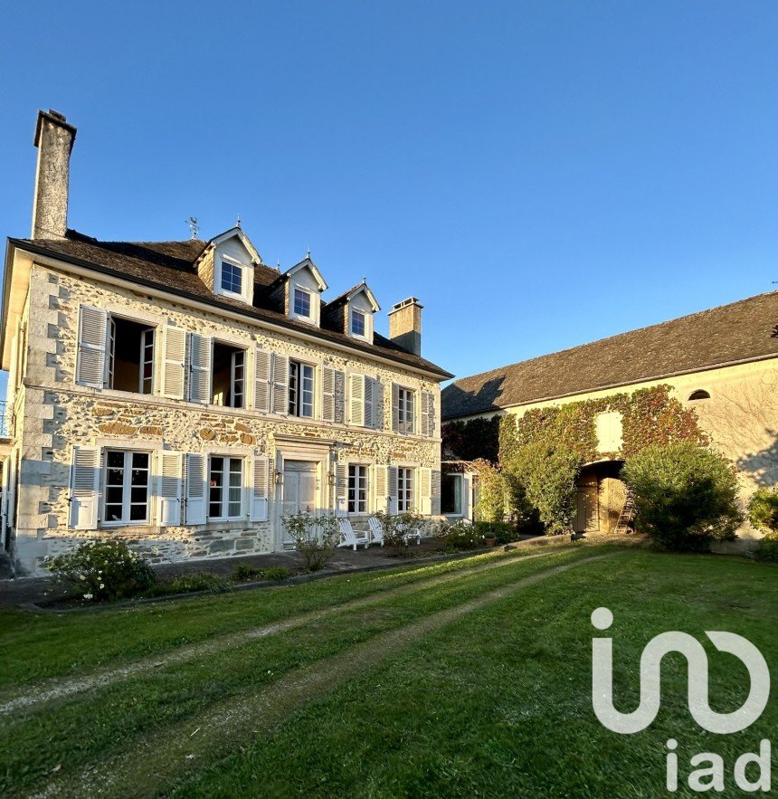 Traditional house 8 rooms of 412 m² in Bénéjacq (64800)