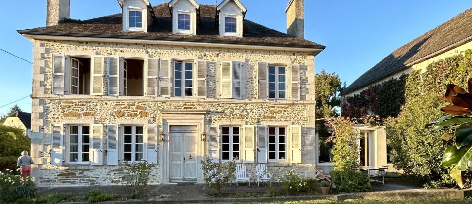 Traditional house 8 rooms of 412 m² in Bénéjacq (64800)