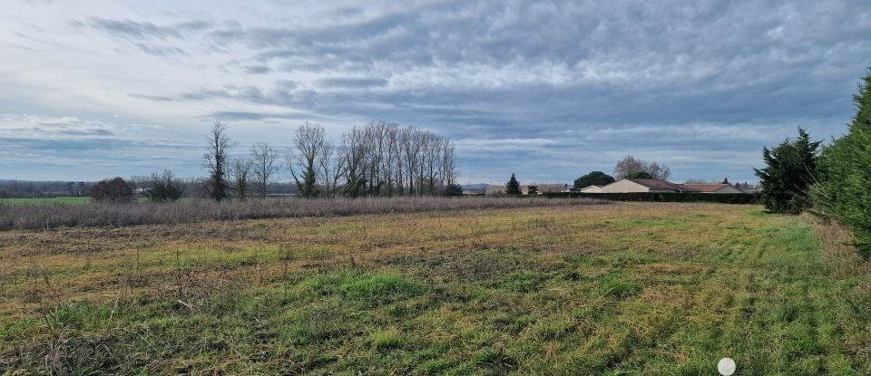 Land of 1,198 m² in Castelsarrasin (82100)