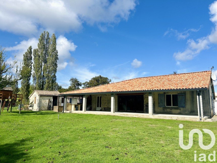 Maison de campagne 5 pièces de 135 m² à Chepniers (17210)