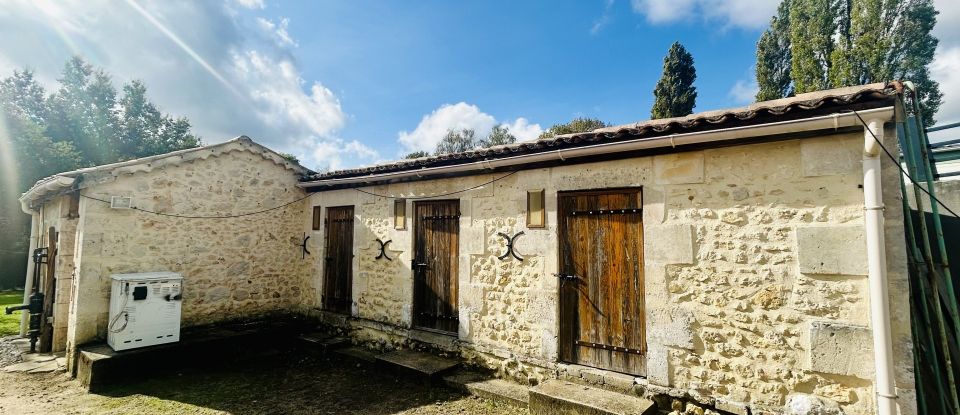 Maison de campagne 5 pièces de 135 m² à Chepniers (17210)