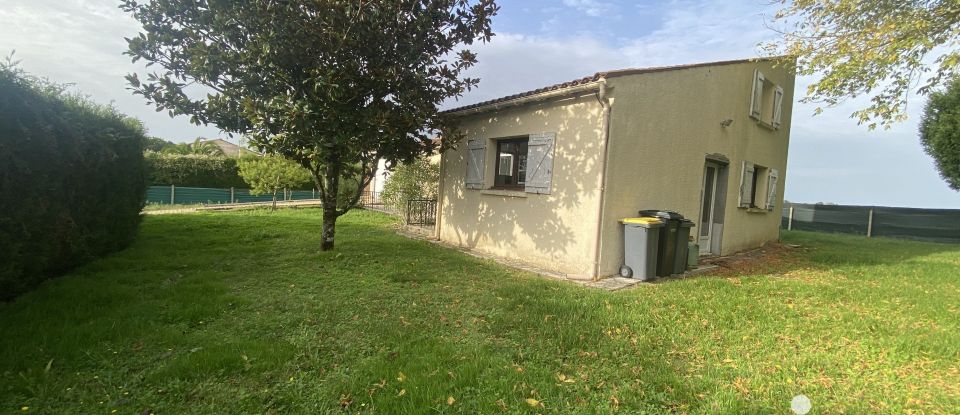 Maison traditionnelle 4 pièces de 130 m² à Meursac (17120)