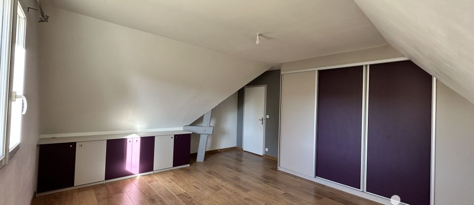 Maison traditionnelle 6 pièces de 213 m² à Saint-Cyr-sur-Loire (37540)