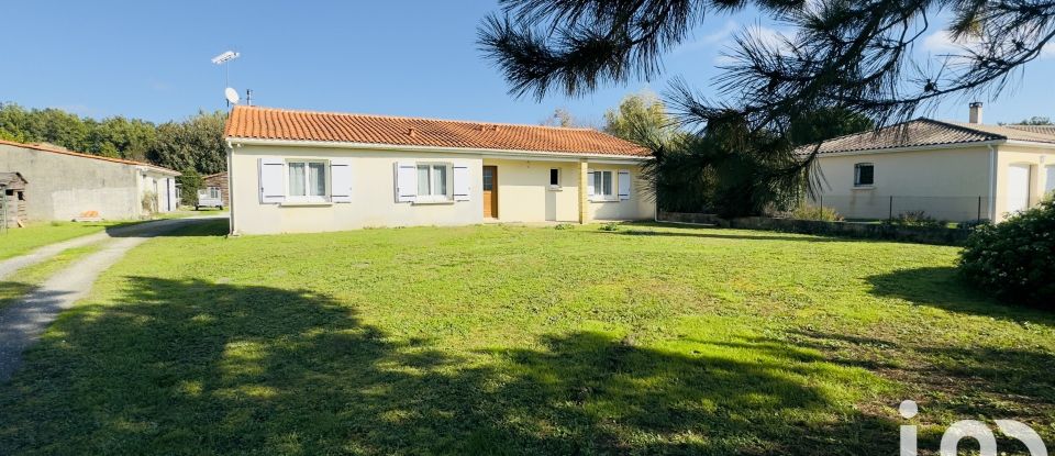 Maison 6 pièces de 137 m² à Roullet-Saint-Estèphe (16440)