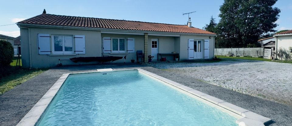 Maison 6 pièces de 137 m² à Roullet-Saint-Estèphe (16440)