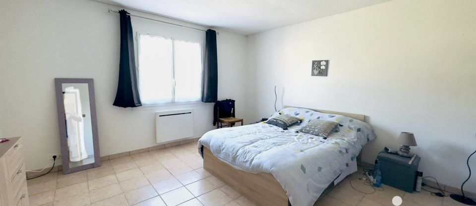 House 6 rooms of 137 m² in Roullet-Saint-Estèphe (16440)