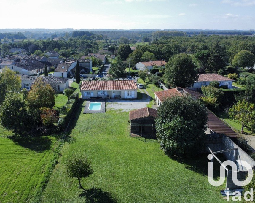 Maison 6 pièces de 137 m² à Roullet-Saint-Estèphe (16440)