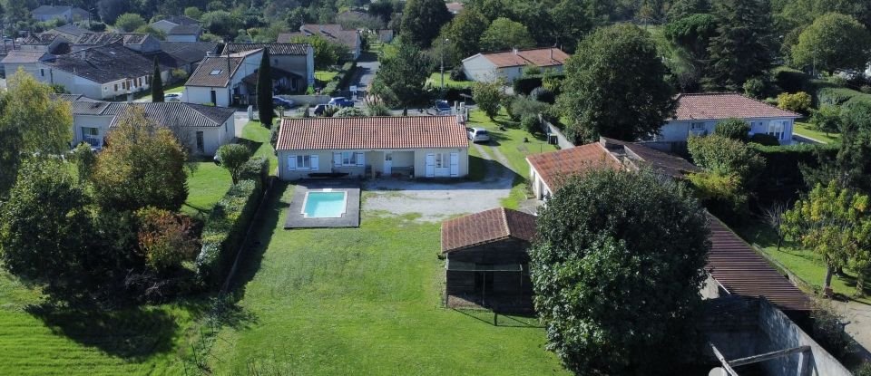 Maison 6 pièces de 137 m² à Roullet-Saint-Estèphe (16440)