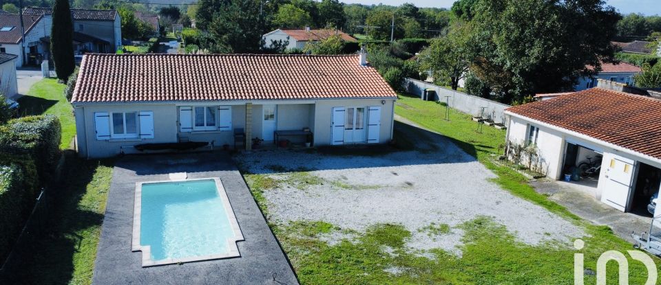 Maison 6 pièces de 137 m² à Roullet-Saint-Estèphe (16440)