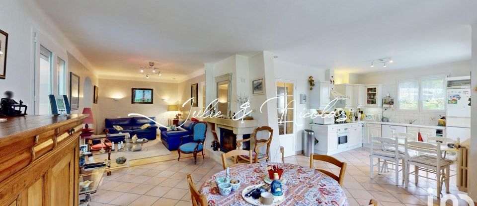 House 6 rooms of 130 m² in Cucuron (84160)