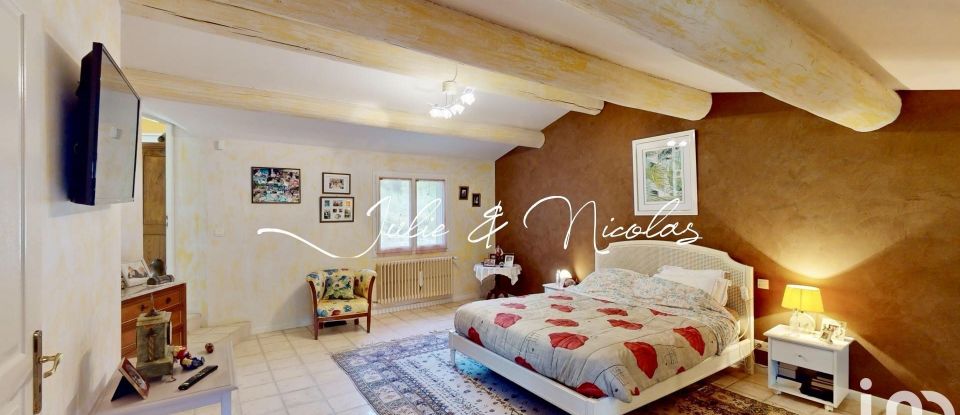 House 6 rooms of 130 m² in Cucuron (84160)