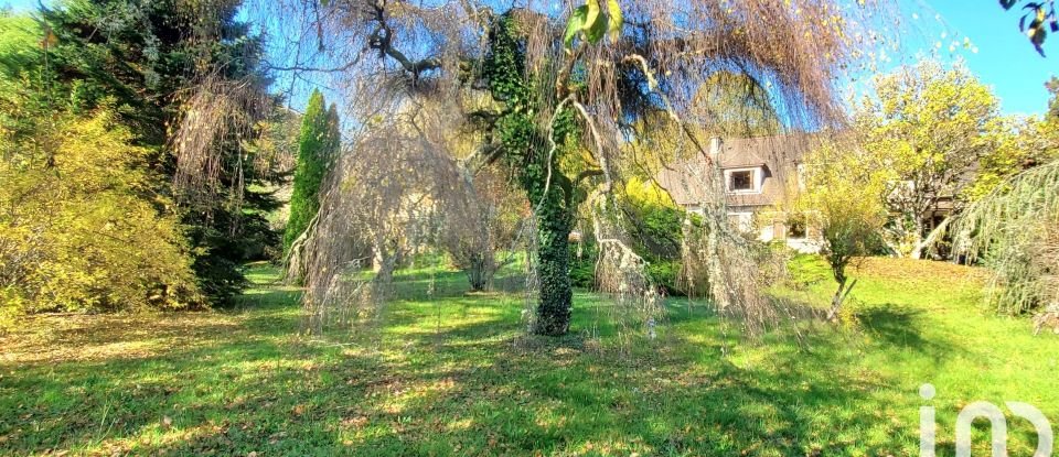 House 8 rooms of 190 m² in Neuvic (19160)