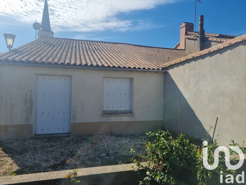 Village house 3 rooms of 53 m² in Yzernay (49360)