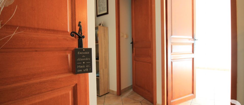 Traditional house 4 rooms of 105 m² in Auriol (13390)