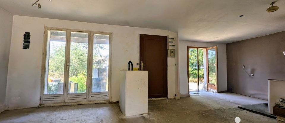 Traditional house 5 rooms of 96 m² in Saint-Louis-de-Montferrand (33440)