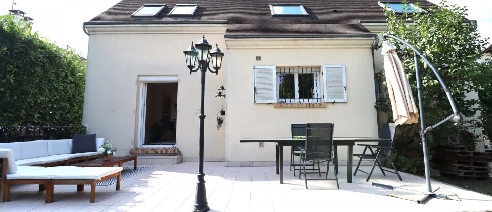 Maison 7 pièces de 170 m² à Montfermeil (93370)