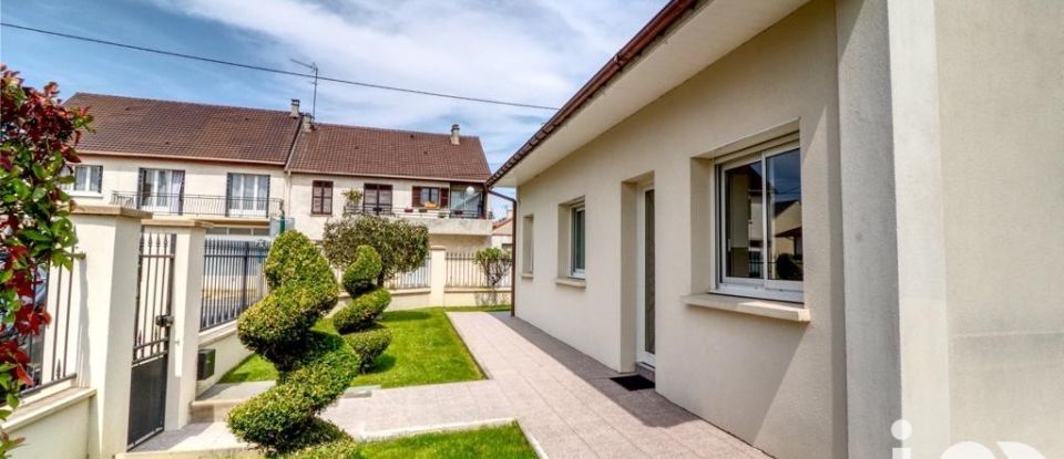 House 5 rooms of 100 m² in Courtry (77181)