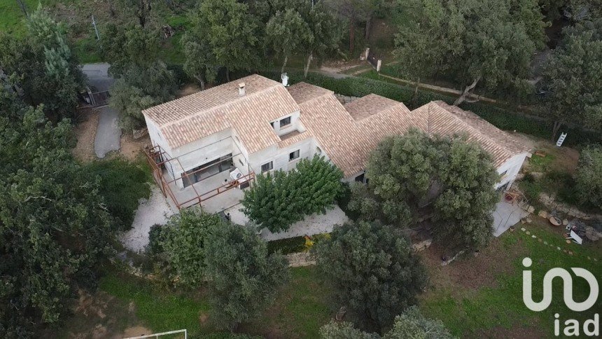 Maison 9 pièces de 350 m² à Grimaud (83310)