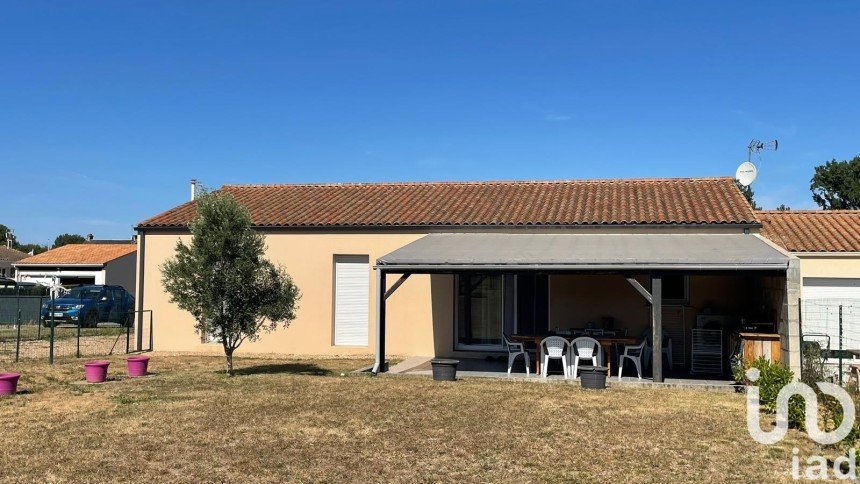 Pavillon 6 pièces de 117 m² à Poursay-Garnaud (17400)