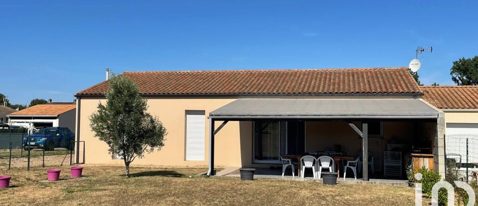 Pavillon 6 pièces de 117 m² à Poursay-Garnaud (17400)