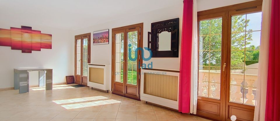 House 5 rooms of 140 m² in Fontenay-Trésigny (77610)