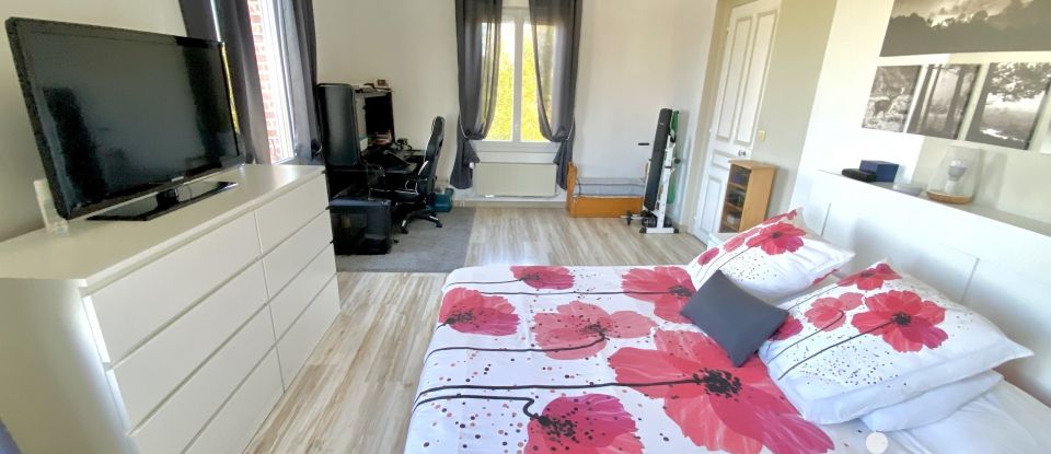 Maison 6 pièces de 166 m² à Roupy (02590)