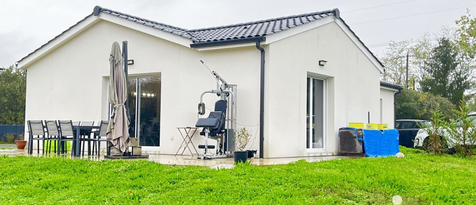 Maison traditionnelle 4 pièces de 100 m² à Ambarès-et-Lagrave (33440)