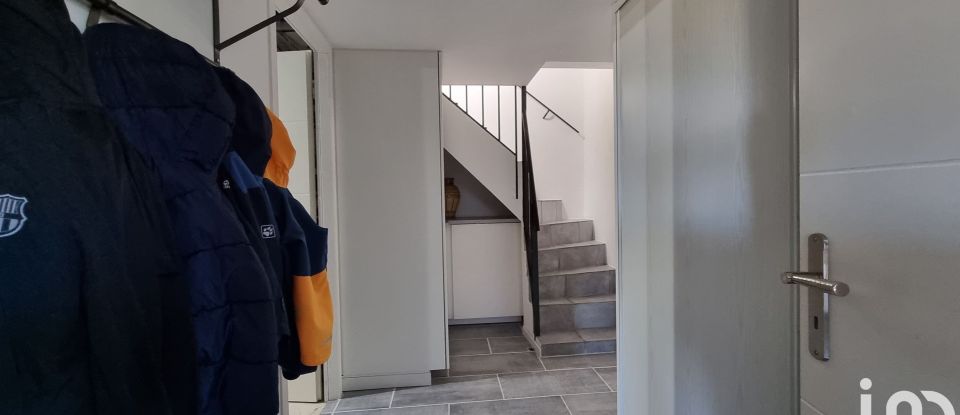 Maison 5 pièces de 132 m² à Vénéjan (30200)