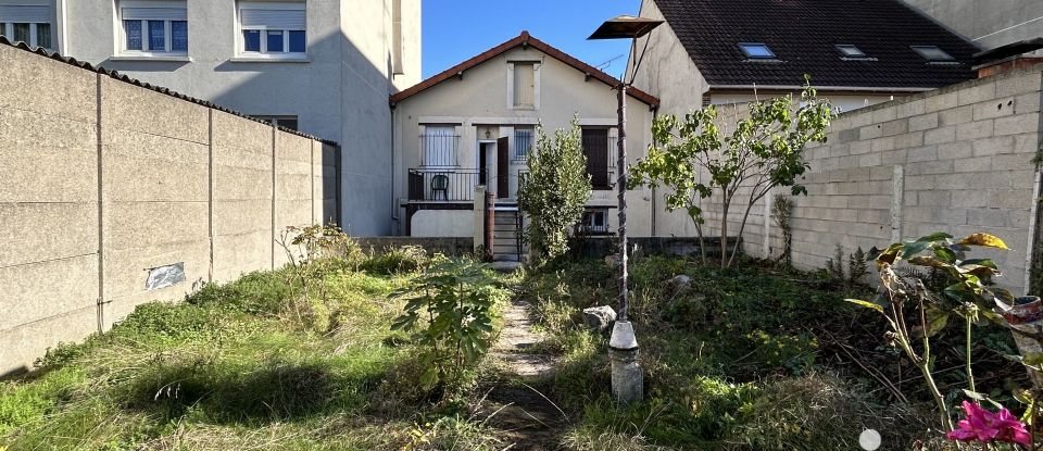 House 4 rooms of 100 m² in Bondy (93140)