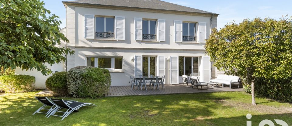 House 7 rooms of 176 m² in Croissy-sur-Seine (78290)