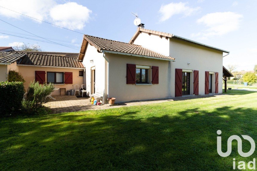 Traditional house 6 rooms of 122 m² in Saint-Gence (87510)