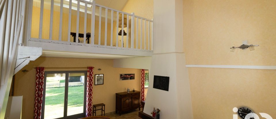 Traditional house 6 rooms of 122 m² in Saint-Gence (87510)