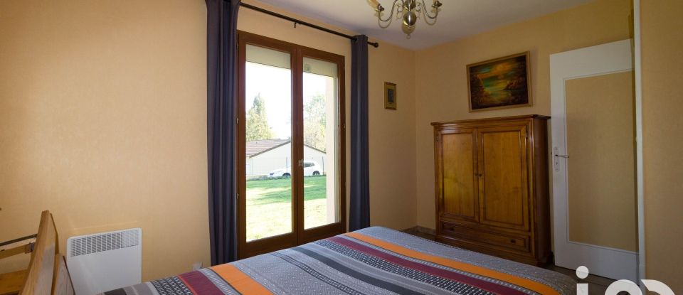 Traditional house 6 rooms of 122 m² in Saint-Gence (87510)