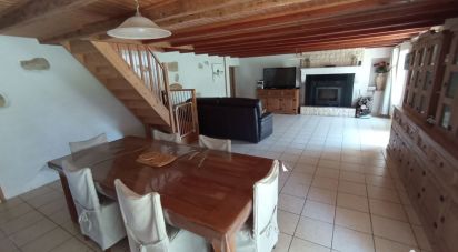 House 6 rooms of 108 m² in Vouhé (79310)