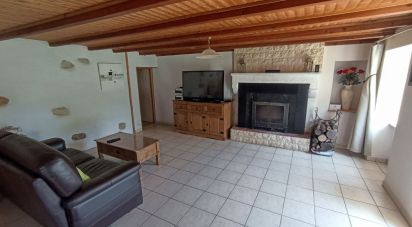 House 6 rooms of 108 m² in Vouhé (79310)