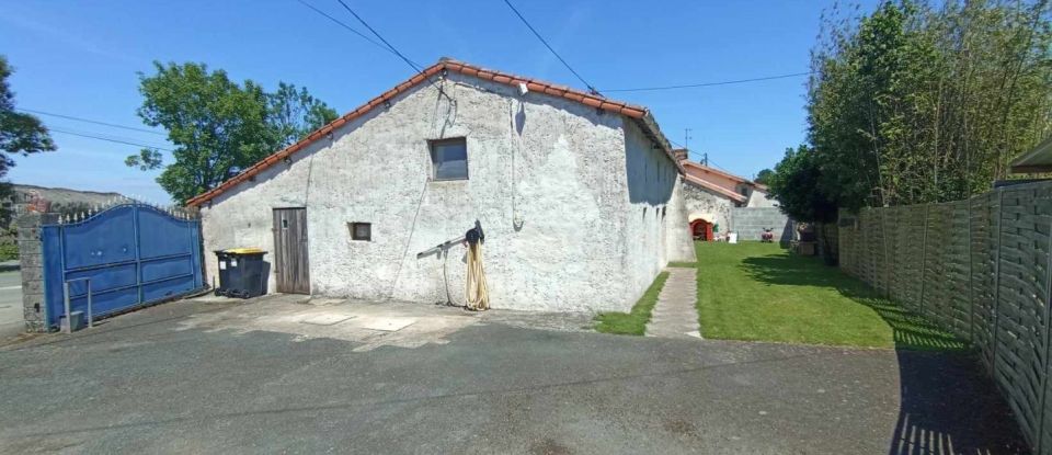 House 6 rooms of 108 m² in Vouhé (79310)