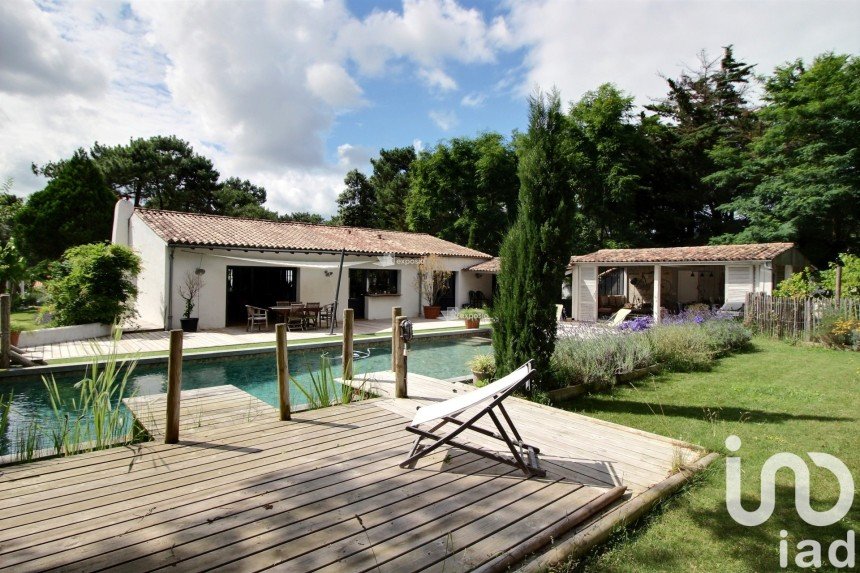 House 10 rooms of 218 m² in Rivedoux-Plage (17940)